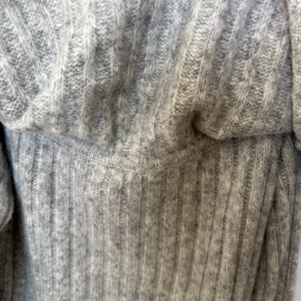Abercrombie & Fitch Off Shoulder Ribbed Knit Sweater Gray Size L - Picture 5 of 8